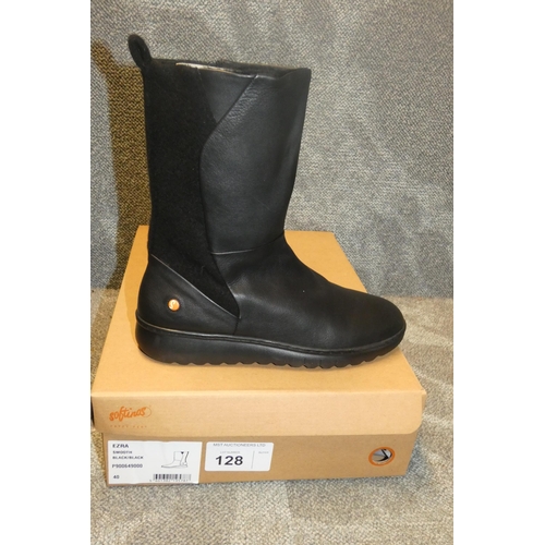 128 - A pair of ladies boots by Softinos type Ezra smooth black / black size Euro 40