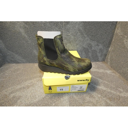 15 - A pair of ladies boots by Fly London type Salv Camouflage size Euro 42