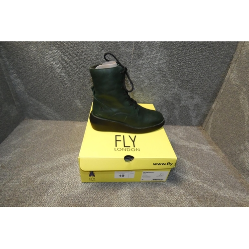 19 - A pair of ladies boots by Fly London type BERN500FLY Petrol size Euro 39