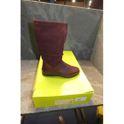 21 - A pair of ladies boots by Hotter type Mystery maroon leather suede size UK 4