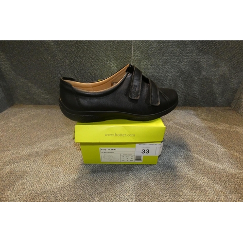 33 - A pair of ladies shoes by Hotter type Leap jet black leather size UK 7