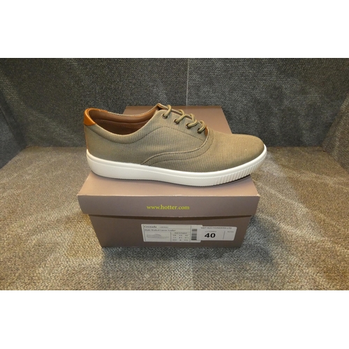 40 - A pair of mens shoes by Hotter type Grenada khaki washed canvas leather size UK 7.5