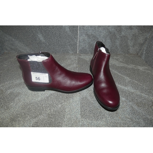 56 - A pair of ladies boots by Hotter size UK 8 - No box