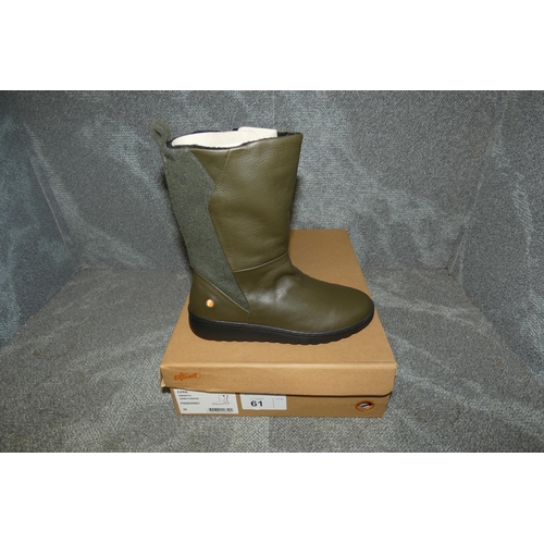 61 - A pair of ladies boots by Softinos type Ezra smooth army / green size Euro 39