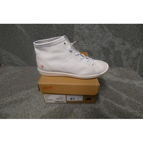 81 - A pair of ladies desert boots by Softinos type ISLEEN II smooth white size Euro 39