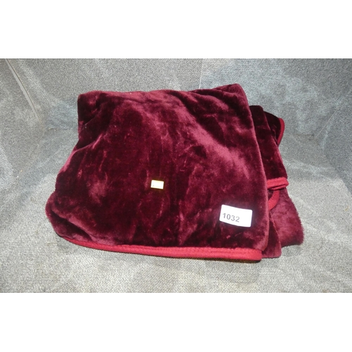 1032 - 1 deep burgundy throw