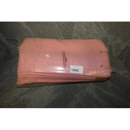 1045 - 1 bale of towels (pink)