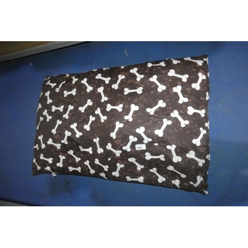 1047 - 1 large dog bed (bones)