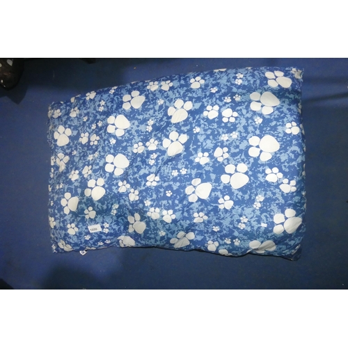 1050 - 1 large dog bed (blue with white paws)