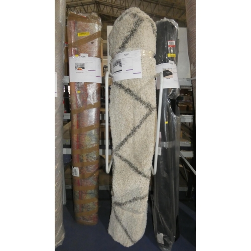 1257 - 1 Philomena looped / hooked ivory / grey rug approx 200 x 300cm RRP £405