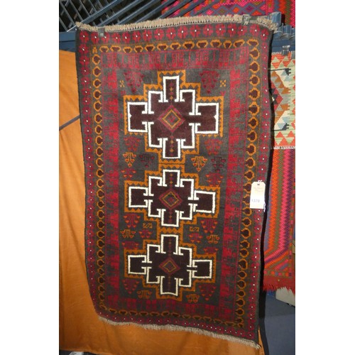 1370 - 1 New Baluchi rug approx 142 x 90cm