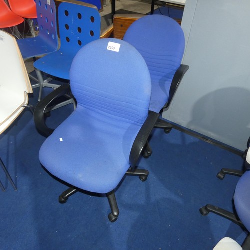 2299 - 2 blue upholstered office swivel chairs by Steelcase