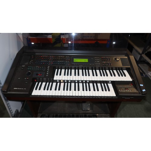 3306 - A 2 octave electric organ by Yamaha type Electone EL-70 comes with stand and power cable, tested wor... 