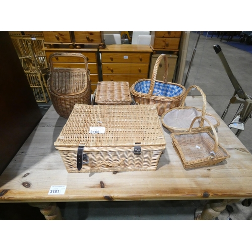 3160 - 7 various wicker baskets