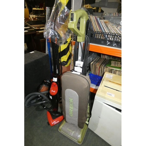 3319 - An upright vacuum cleaner by Oreck type XL comes with spare bags - trade.
Tested working