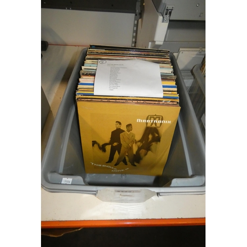 3322 - 1 x box containing a quantity of various funk, Motown, jazz records, please see pictures for details