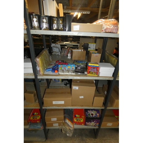 3450 - A quantity of various toys/gift related items including party packs, miniature miners lamp clocks, k... 