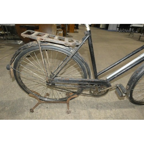 3087 - 1 vintage bicycle - No make visible