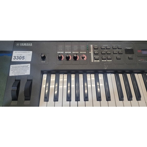 3305 - A Yamaha portable usb/midi keyboard model MX-61music synthesizer, comes with a stand -trade