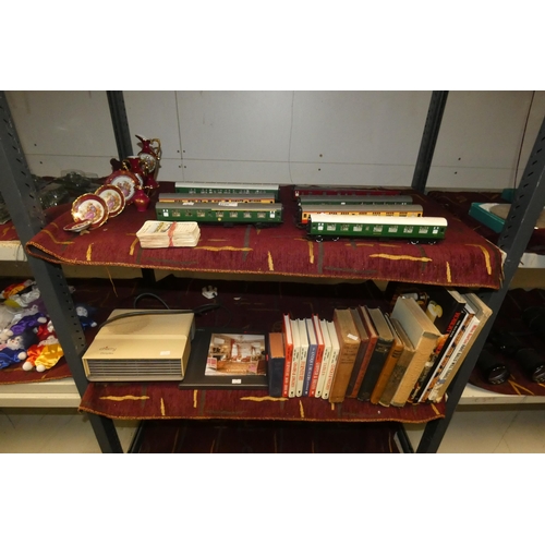 4125 - 7 vintage model railway carriages, various collectors cards, books and ornaments etc (two shelves)