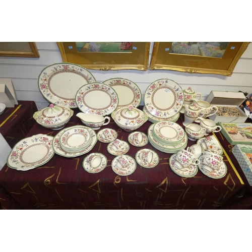 4158 - A part Royal Cauldon floral patterned dinner and tea service