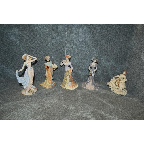 4186 - 5 decorative resin figurines of ladies