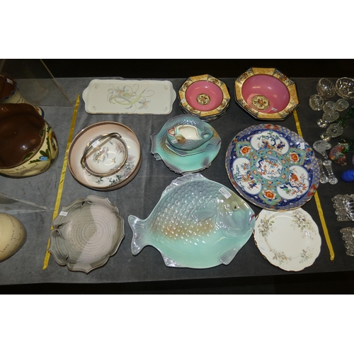 4187 - A decorative fish service, a decorative fruit bowl and dishes and various other decorative plates & ... 