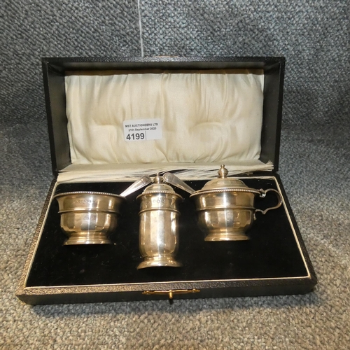 4199 - A boxed set of 20th century silver salts and pepper with spoons