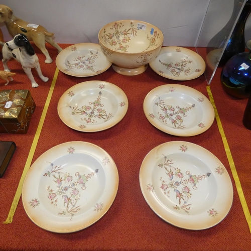 4244 - A floral patterned Crown Devon bowl and six matching plates