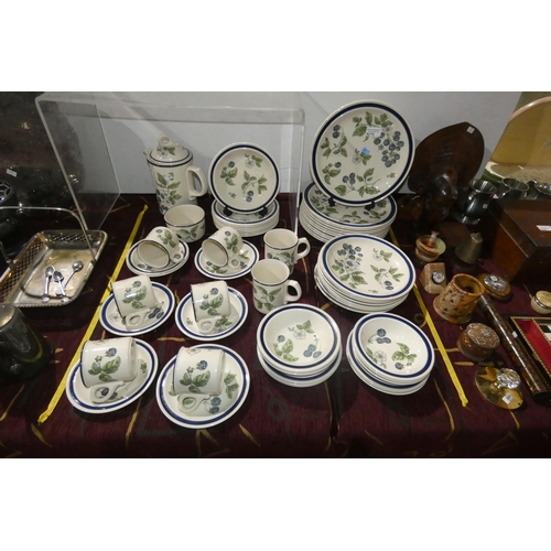 4279 - A quantity of modern Wedgwood bramble patterned breakfast ware
