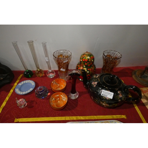 4302 - A black floral patterned teapot and a small quantity of miscellaneous glass and ceramic ornaments