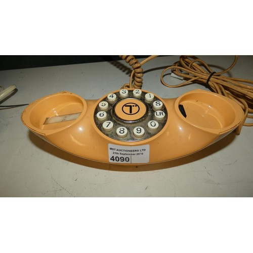 4090 - 2 retro telephone units