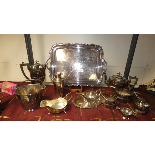 4122 - A quantity of miscellaneous decorative silver-plated ware (3 shelves)
