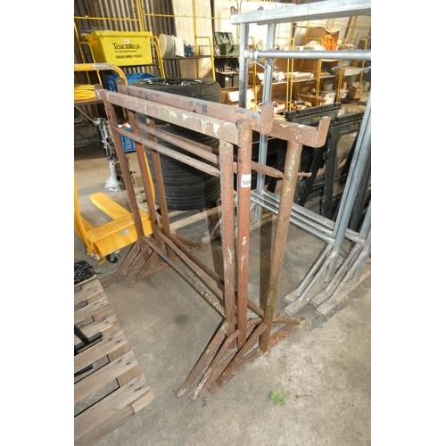 5052 - 3 adjustable height metal trestles