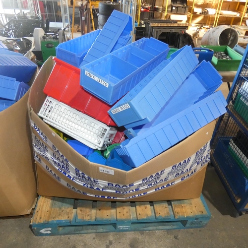 5130 - 1 pallet containing a quantity of various type plastic storage bins