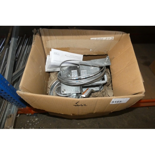 5165 - 1 hand operated winch with handle by Altron type DW1500 1980/3