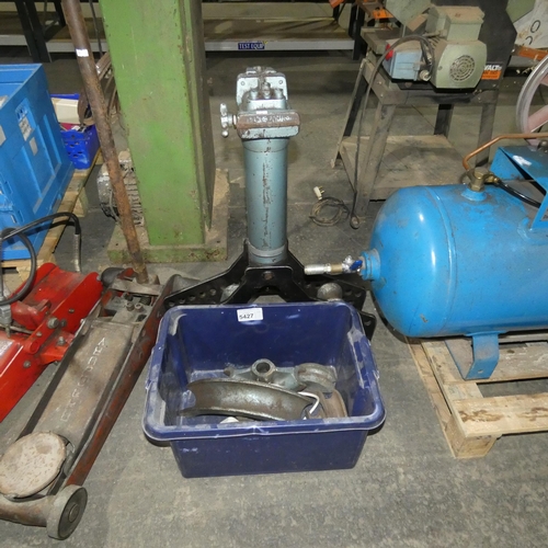 5427 - 1 Staffa hydraulic pipe / tube bending machine and 1 plastic box containing various formers