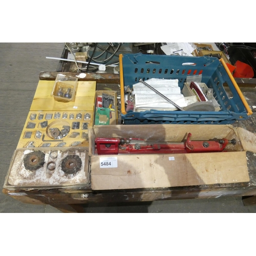 5484 - A quantity of various items including cutting blades, a Sorby ring tool, a Black & Decker drill powe... 