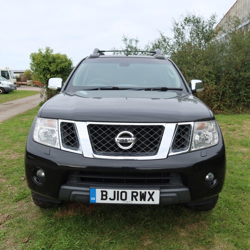 5680 - Nissan Navara Tekna D/C DCI 188 Black Pick up, Reg BJ10 RWX, 1st reg 28/04/2010, 6 spd manual diesel... 