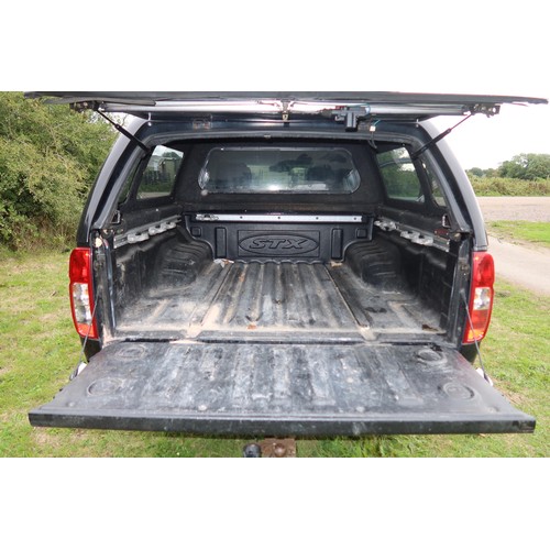 5680 - Nissan Navara Tekna D/C DCI 188 Black Pick up, Reg BJ10 RWX, 1st reg 28/04/2010, 6 spd manual diesel... 