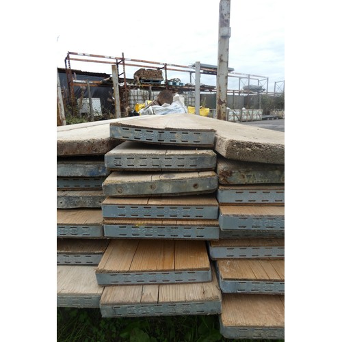 5579 - 8 scaffold boards measuring approx 3.9m (second stack)