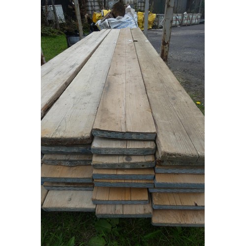 5579 - 8 scaffold boards measuring approx 3.9m (second stack)