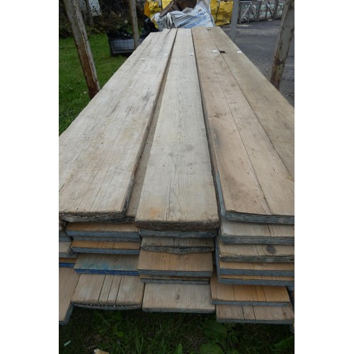 5580 - 8 scaffold boards measuring approx 3.9m (third stack)