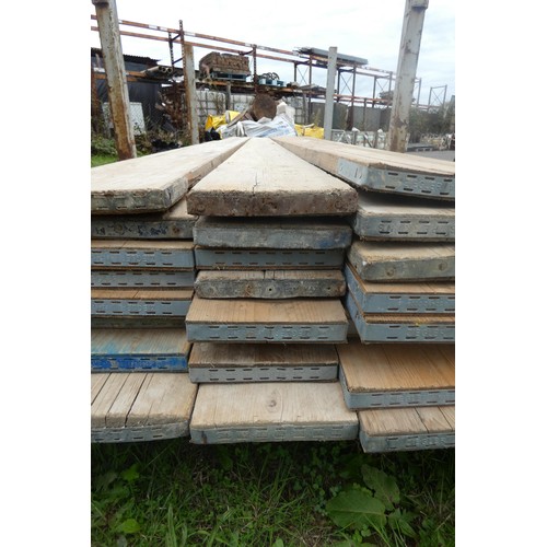 5580 - 8 scaffold boards measuring approx 3.9m (third stack)