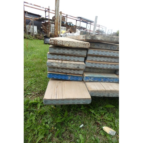 5582 - 7 scaffold boards measuring approx 3.9m (fith stack)