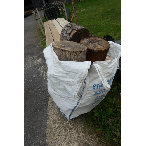 5583 - 1 dumpy bag containing a quantity of various wood off cuts and four wood rounds