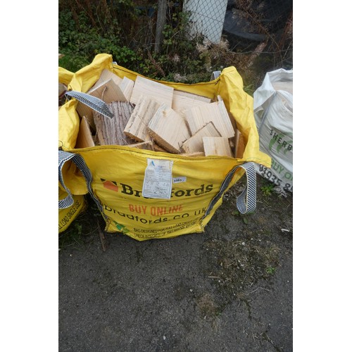 5585 - 1 dumpy bag containing a quantity of various wood off cuts