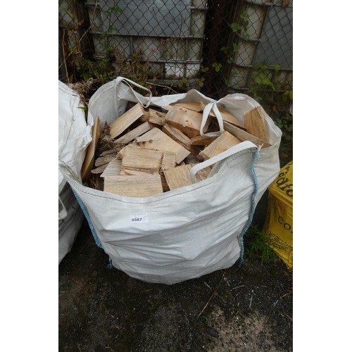 5587 - 1 dumpy bag containing a quantity of various wood off cuts