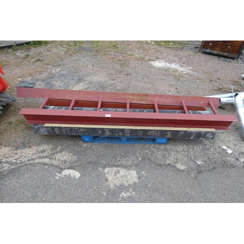 5601 - 1 pallet containing various lintels and I beams, lengths vary up to 3.1m