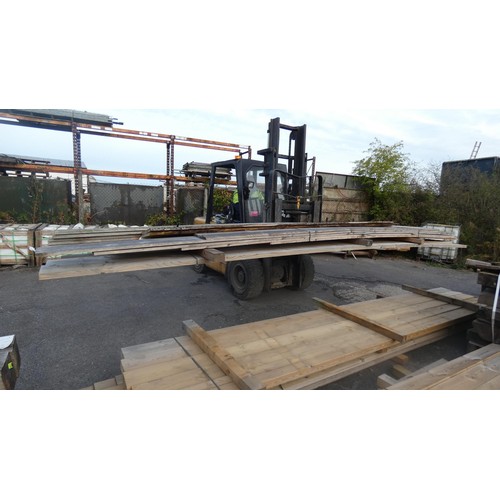 5604 - A quantity of various timber to include 20cm x 3cm, 27cm x 2cm and 25cm x 5cm etc. Lengths vary up t... 